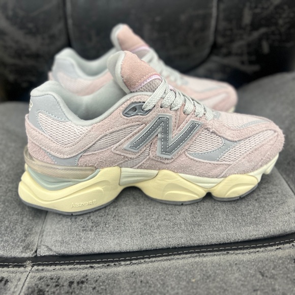 New Balance 9060  pink (December Sky) - Picture 3 of 6